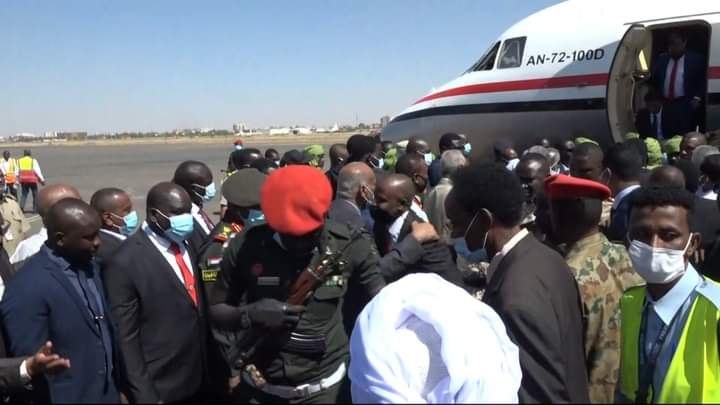 السودان | وصول قيادات الحركات المسلحة الموقعة على إتفاق السلام إلى الخرطوم
