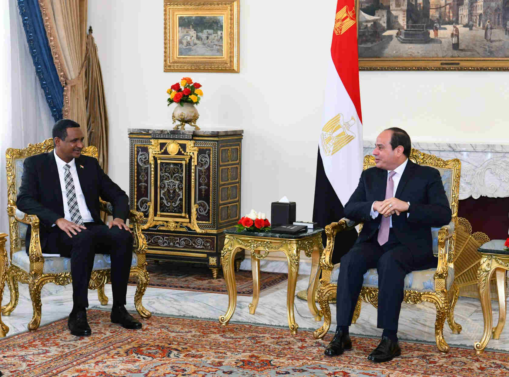 “القاهرة والدعم السريع: هل آن أوان القفز من مركب البرهان الغارق؟”