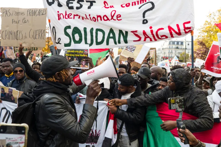 ملاحقات قضائية في أوروبا تستهدف ناشطين سودانيين وسحب جنسية في لاهاي بتهم التحريض ودعم الحرب